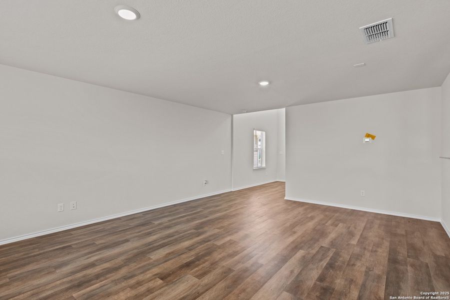 Spacious, unfurnished interior of a new home in Horizon Ridge, San Antonio (Image 22).