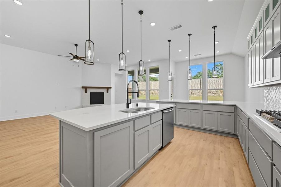 Furnished interior view inside a new home in Ridge Crossing, Waxahachie (Image 10). Furnished interior view inside a new home in Ridge Crossing, Waxahachie (Image 10).