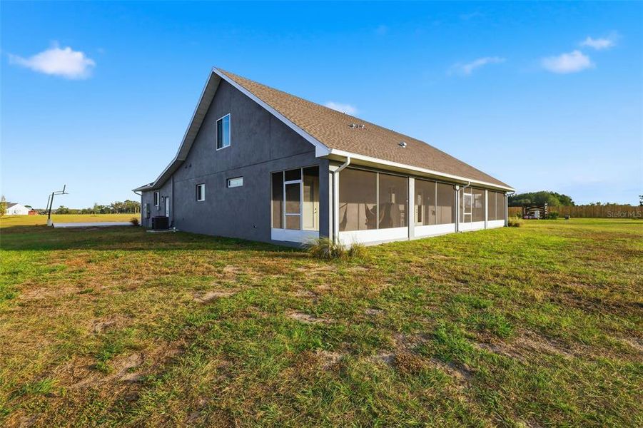 Exterior details and patio area of a home in , Dade City (Image 40).