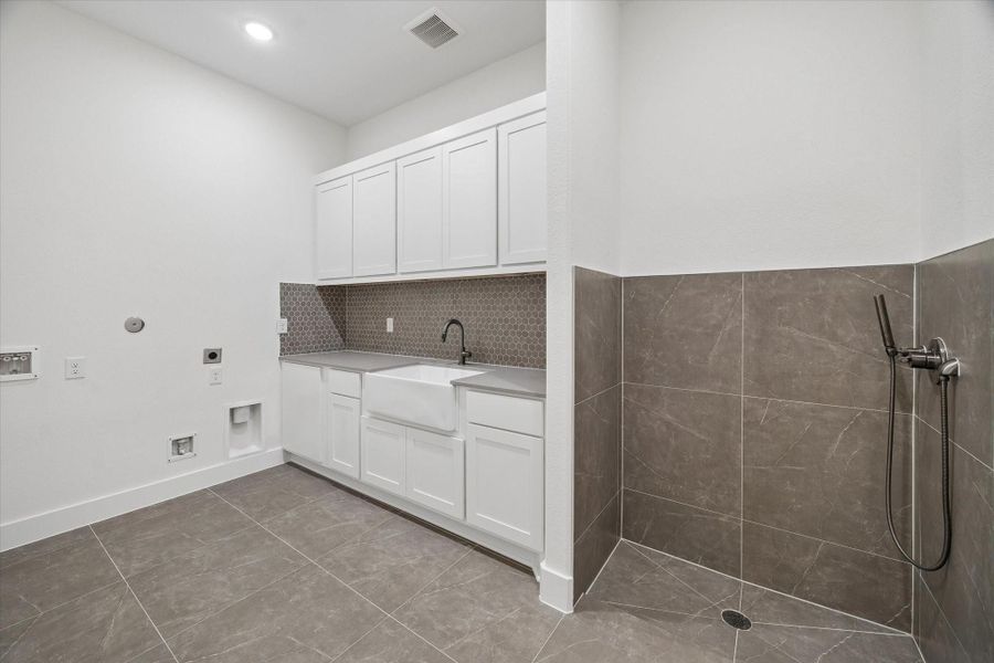 Furnished interior view inside a new home in , Plantersville (Image 28).