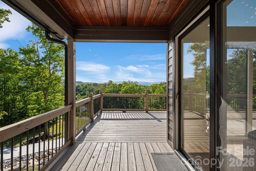 Primary suit access to deck