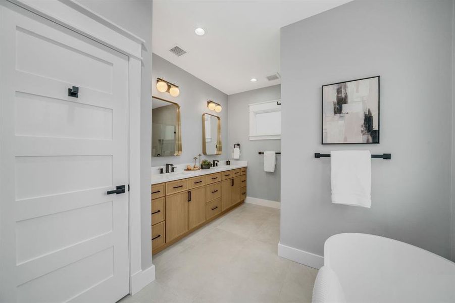 Furnished interior view inside a new home in , Dallas (Image 29). Furnished interior view inside a new home in , Dallas (Image 29).