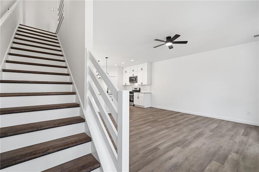 Spacious, unfurnished interior of a new home in , Jasper (Image 22).