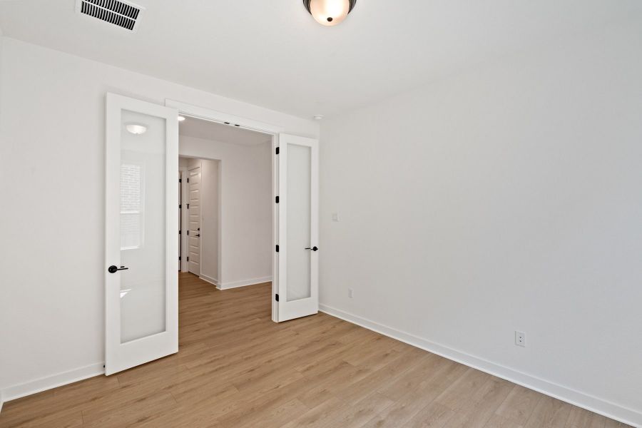 Spacious, unfurnished interior of a new home in Wolf Ranch, Georgetown (Image 23).