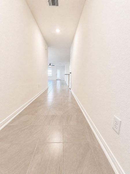 Spacious, unfurnished interior of a new home in , Texas City (Image 20).