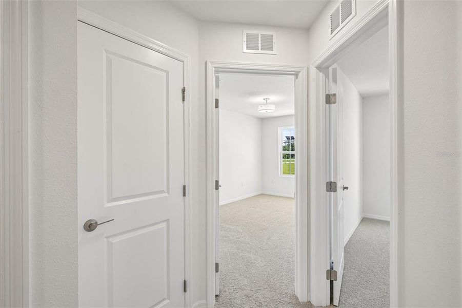 Spacious, unfurnished interior of a new home in Twin Oaks, Zephyrhills (Image 16).