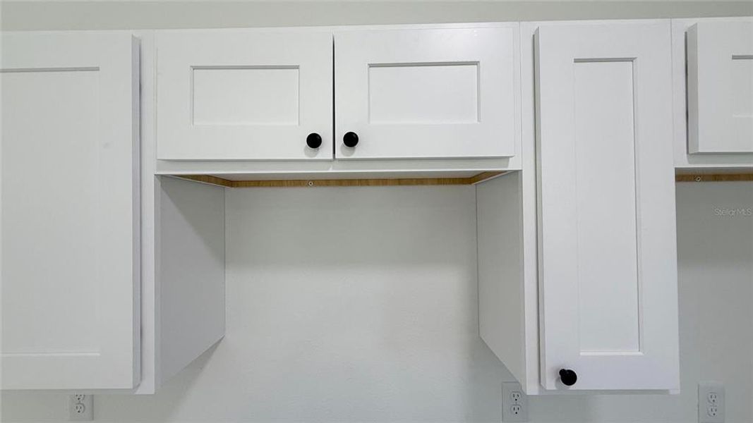 Close-up of interior finishes inside a home in , Dunnellon (Image 12).