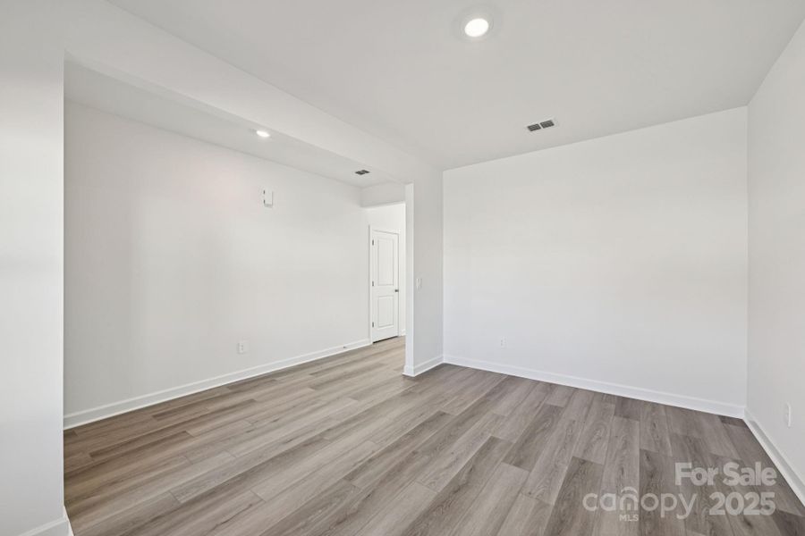 Spacious, unfurnished interior of a new home in Oxford Station, Salisbury (Image 14).