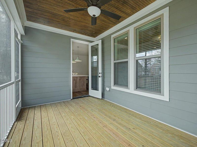 34-Screened Porch 34-Screened Porch