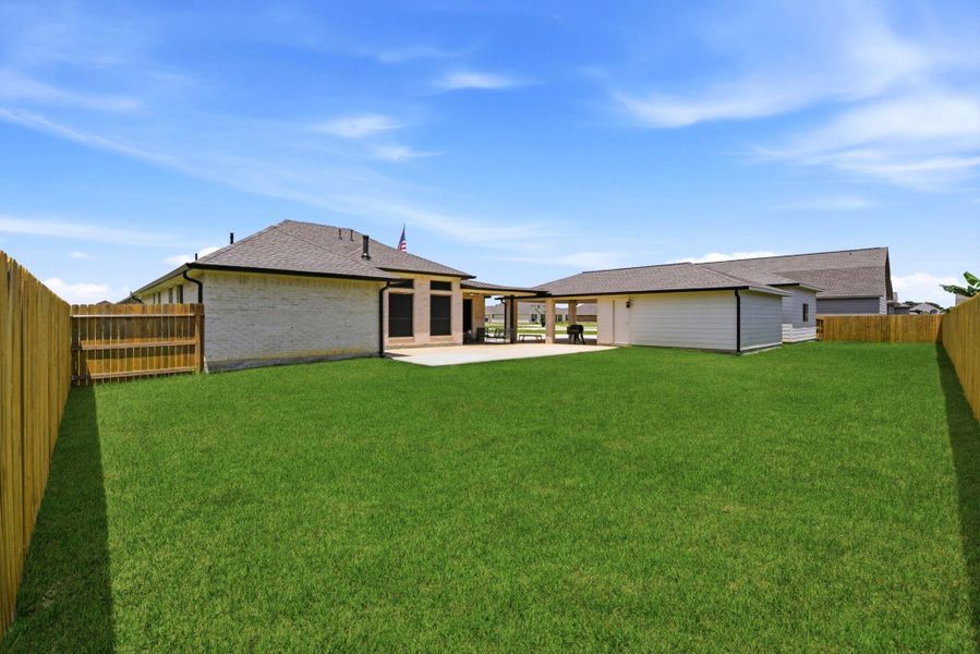 Exterior details and patio area of a home in Pedregal, Dickinson (Image 27).