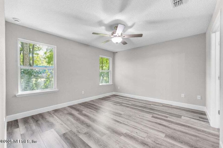 Spacious, unfurnished interior of a new home in , Jacksonville (Image 19).