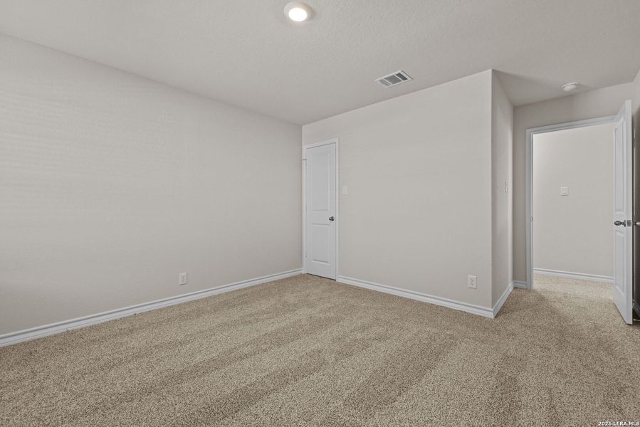 Spacious, unfurnished interior of a new home in Redbird Ranch, San Antonio (Image 26).