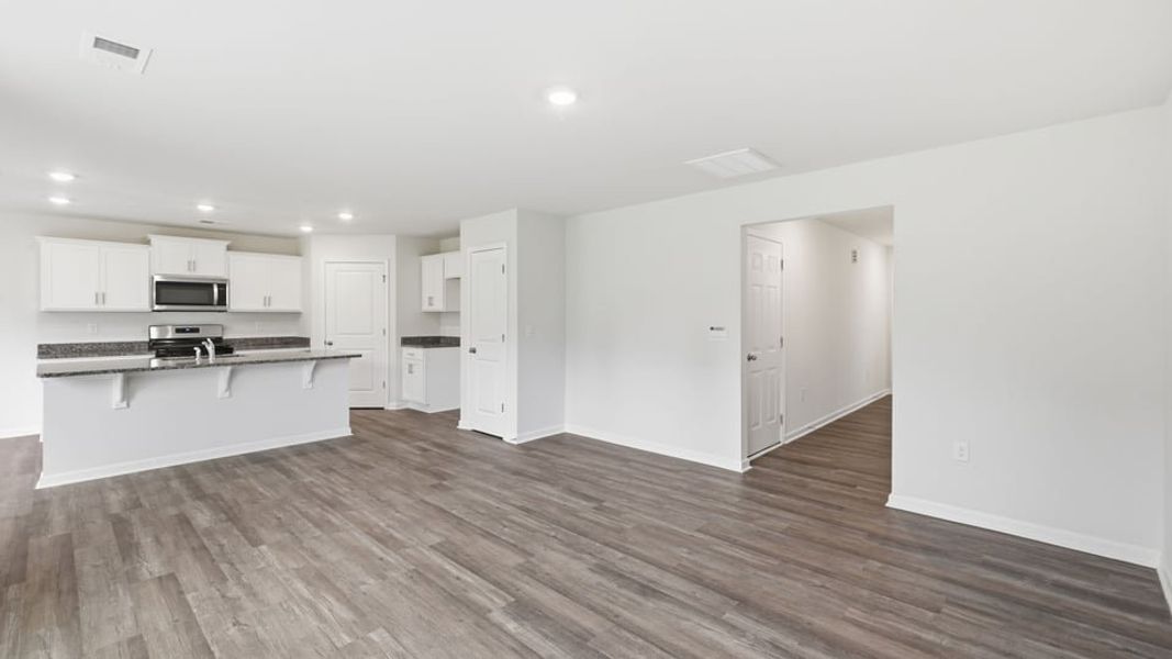Spacious, unfurnished interior of a new home in Baxter Village, Boiling Springs (Image 17).
