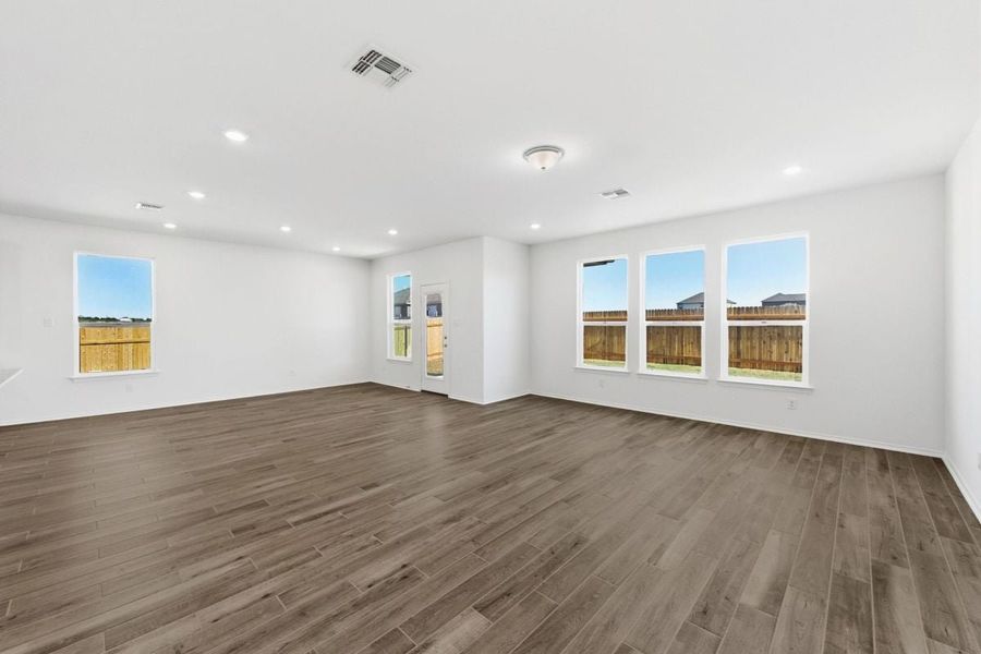 Spacious, unfurnished interior of a new home in Mustang Valley, Manor (Image 5).