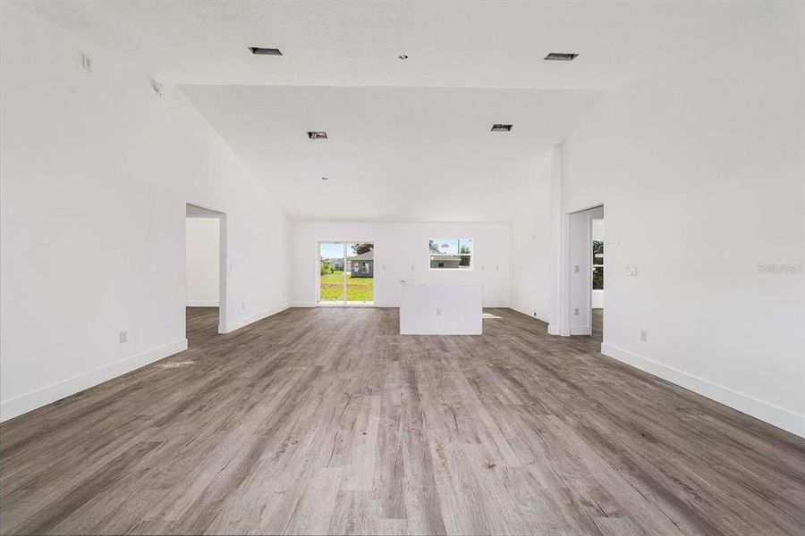 Spacious, unfurnished interior of a new home in , Ocala (Image 17).