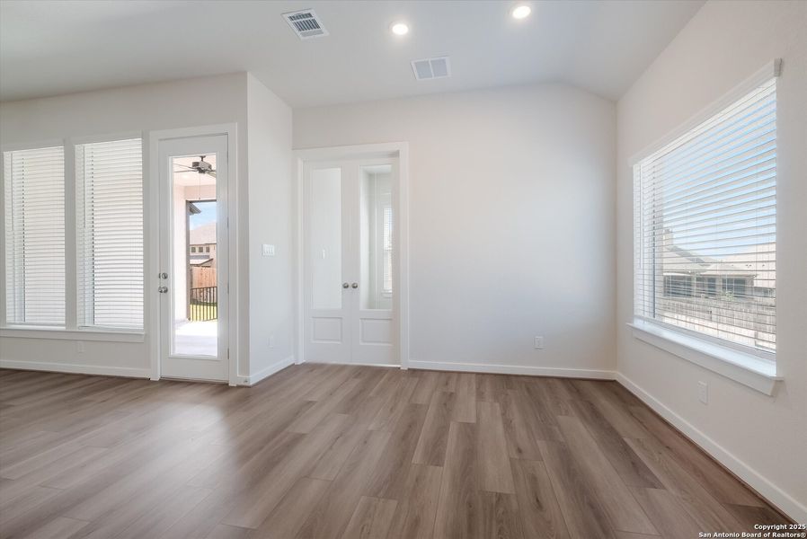 Spacious, unfurnished interior of a new home in Foxbrook, Cibolo (Image 24). Spacious, unfurnished interior of a new home in Foxbrook, Cibolo (Image 24).