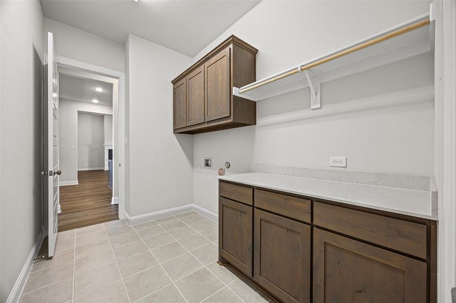 Furnished interior view inside a new home in Tuscan Estates (1 Acre Lots), Waxahachie (Image 8). Furnished interior view inside a new home in Tuscan Estates (1 Acre Lots), Waxahachie (Image 8).