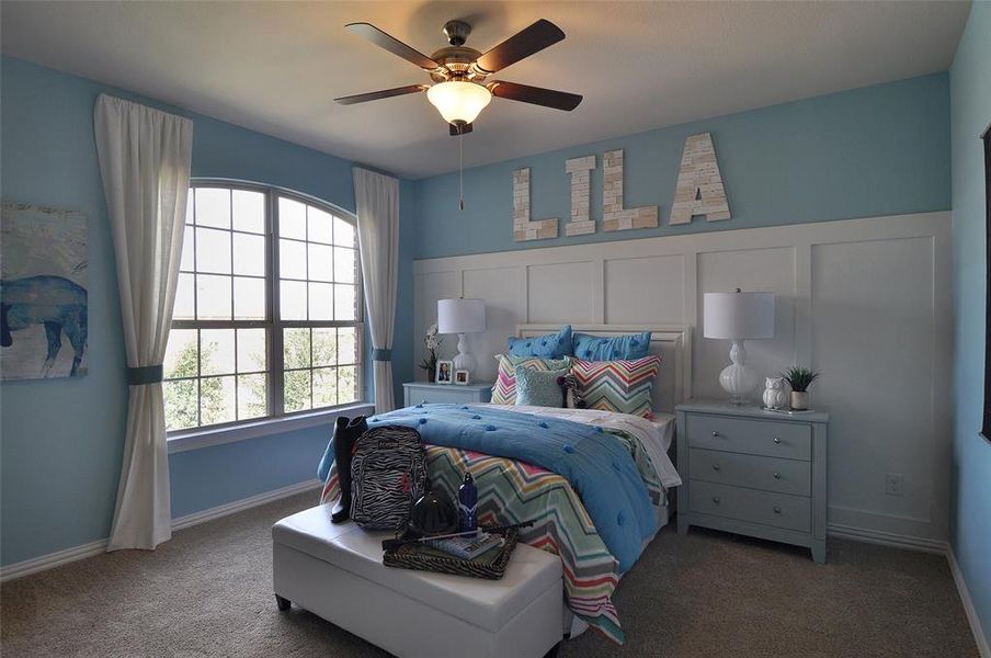 Spacious secondary bedroom with large windows Spacious secondary bedroom with large windows