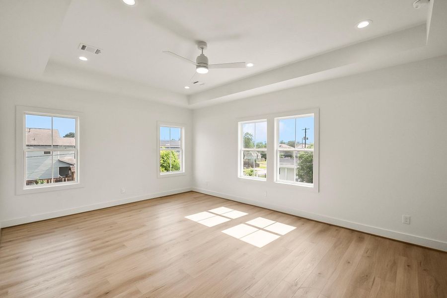 Spacious, unfurnished interior of a new home in , Houston (Image 19).