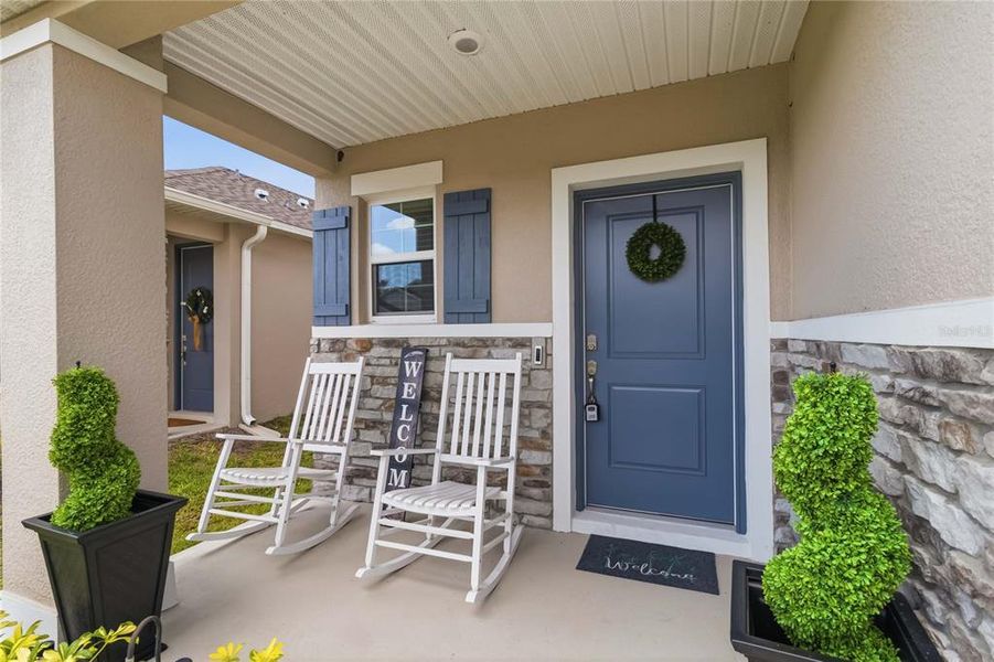 Exterior details and patio area of a home in , St. Cloud (Image 33).