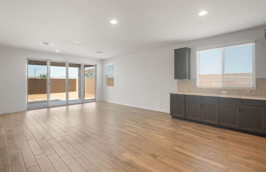 Spacious, unfurnished interior of a new home in Soleo, San Tan Valley (Image 20). Spacious, unfurnished interior of a new home in Soleo, San Tan Valley (Image 20).
