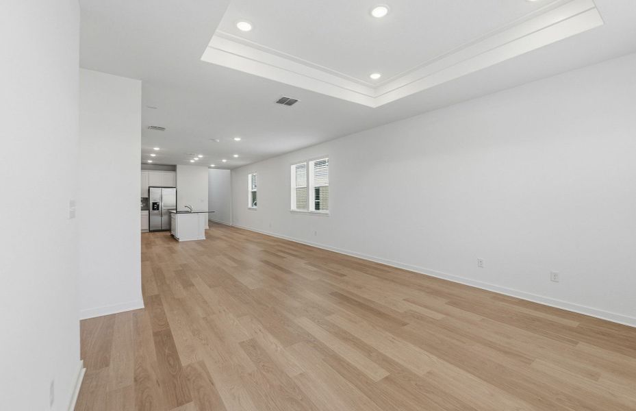 Spacious, unfurnished interior of a new home in Sunfield, Buda (Image 26).