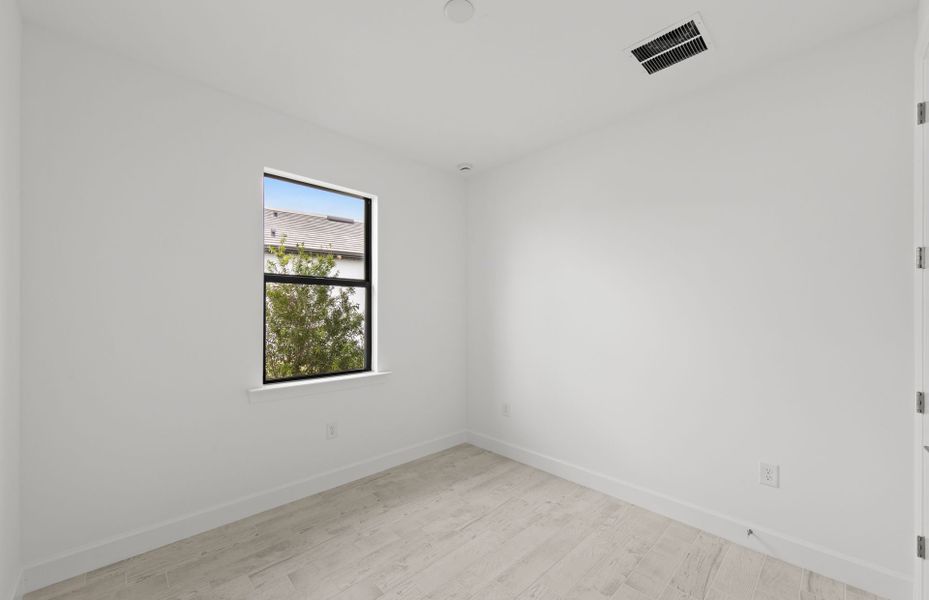 Spacious, unfurnished interior of a new home in Terreno, Naples (Image 21).