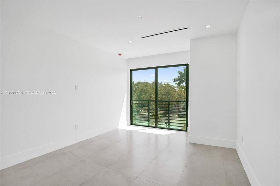 Spacious, unfurnished interior of a new home in , Fort Lauderdale (Image 18). Spacious, unfurnished interior of a new home in , Fort Lauderdale (Image 18).