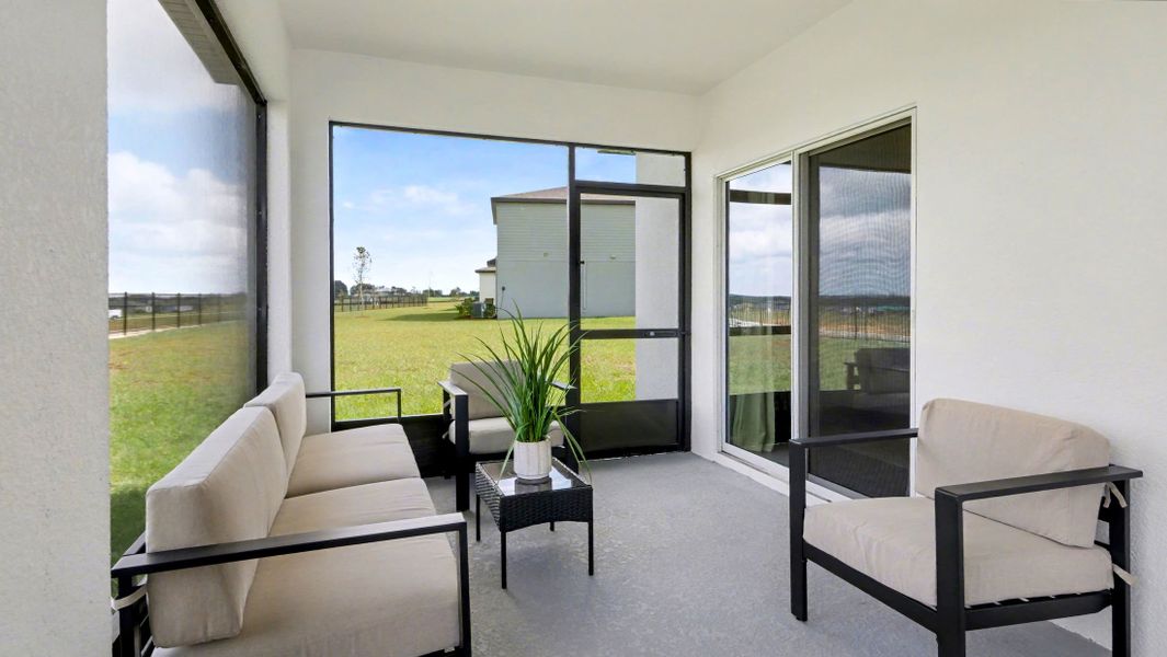 Exterior details and patio area of a home in Marion Oaks, Ocala (Image 2).
