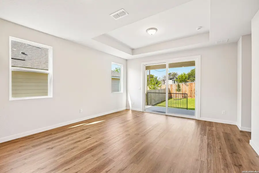 Spacious, unfurnished interior of a new home in Weston Oaks, San Antonio (Image 18).