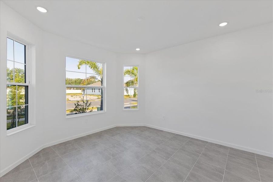Spacious, unfurnished interior of a new home in , Venice (Image 10).
