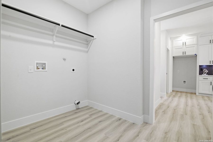 Spacious, unfurnished interior of a new home in , San Antonio (Image 16).
