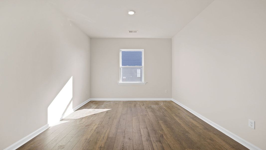 Spacious, unfurnished interior of a new home in Chestnut Ridge, Greenville (Image 16).