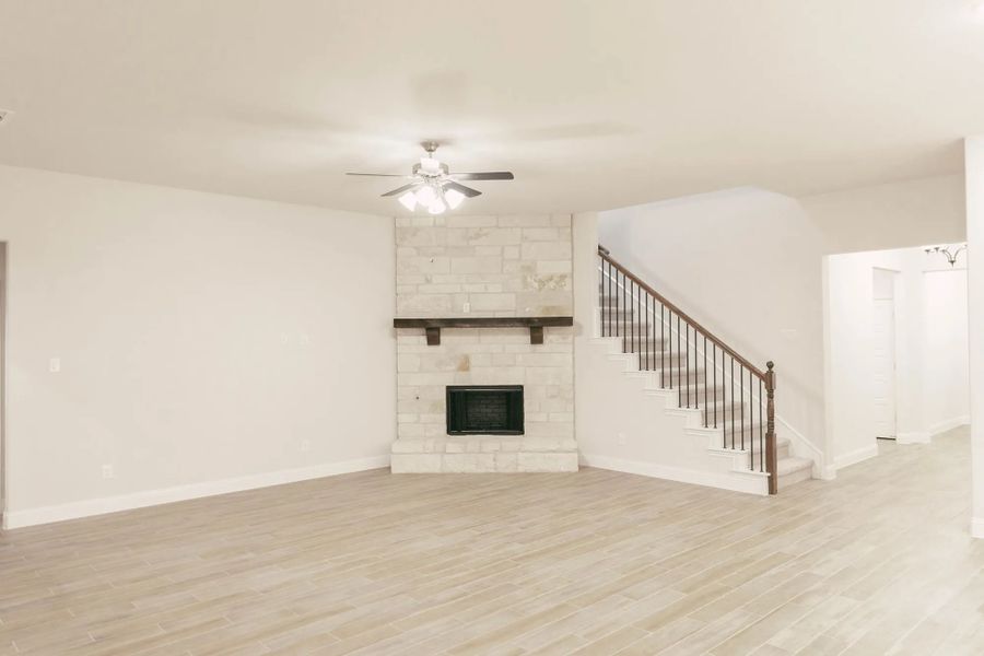 Representative unfurnished interior of a home built from the Keystone by Stonehollow Homes in Sister Grove II, Van Alstyne (Image 27).