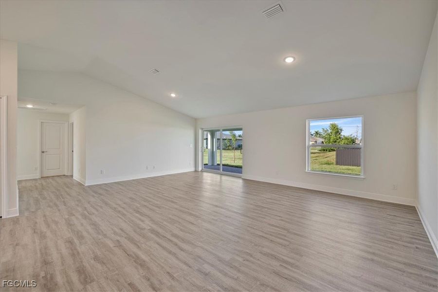 Spacious, unfurnished interior of a new home in Cape Coral, Cape Coral (Image 17).