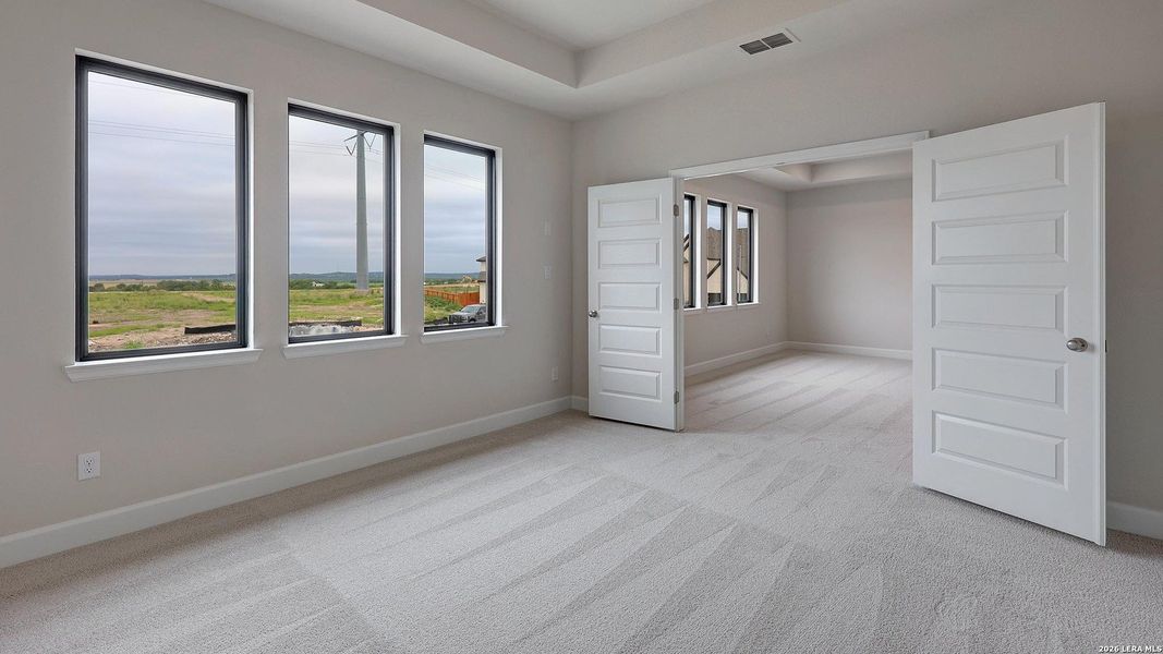 Spacious, unfurnished interior of a new home in Haby Hill, San Antonio (Image 19).