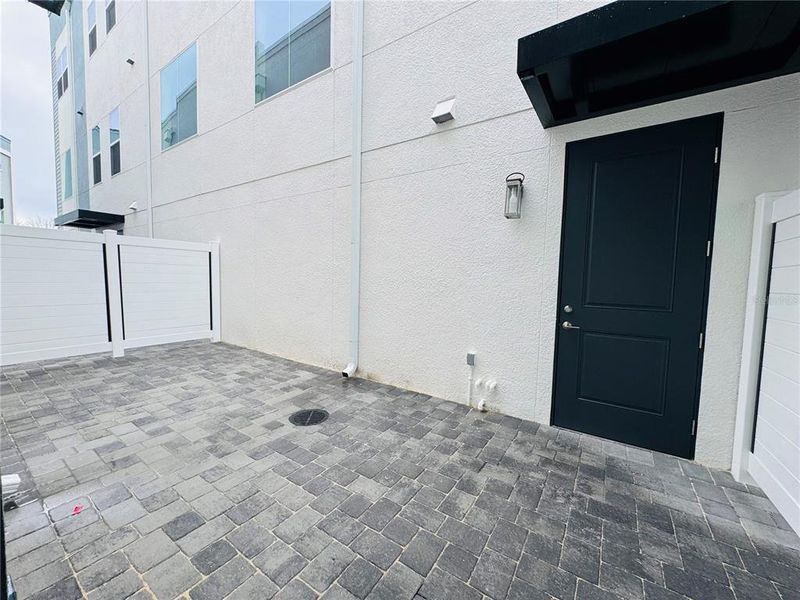 Exterior details and patio area of a home in , Oviedo (Image 24).