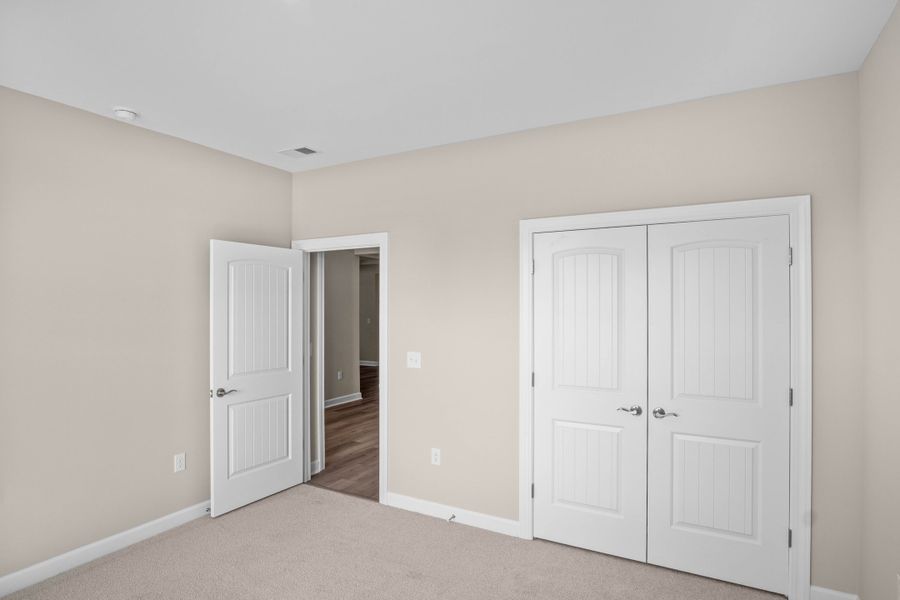 Spacious, unfurnished interior of a new home in Coastal Club of the Carolinas, Calabash (Image 14).