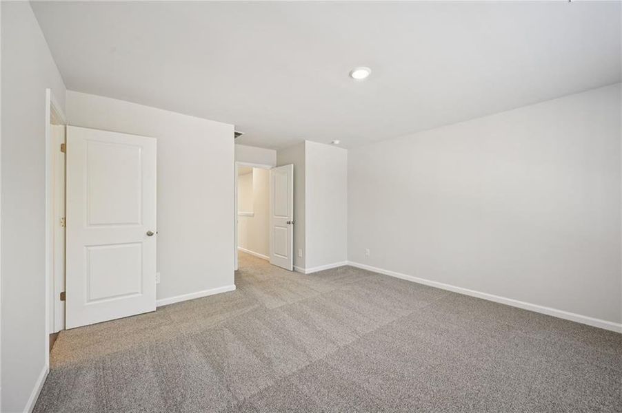 Spacious, unfurnished interior of a new home in , Conyers (Image 39).