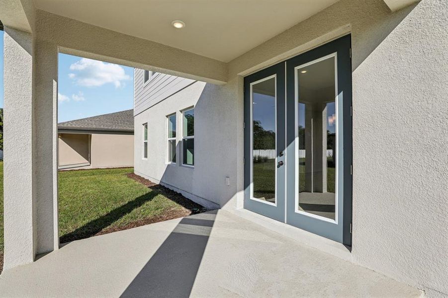 Exterior details and patio area of a home in Tyson Reserve, St. Cloud (Image 16).