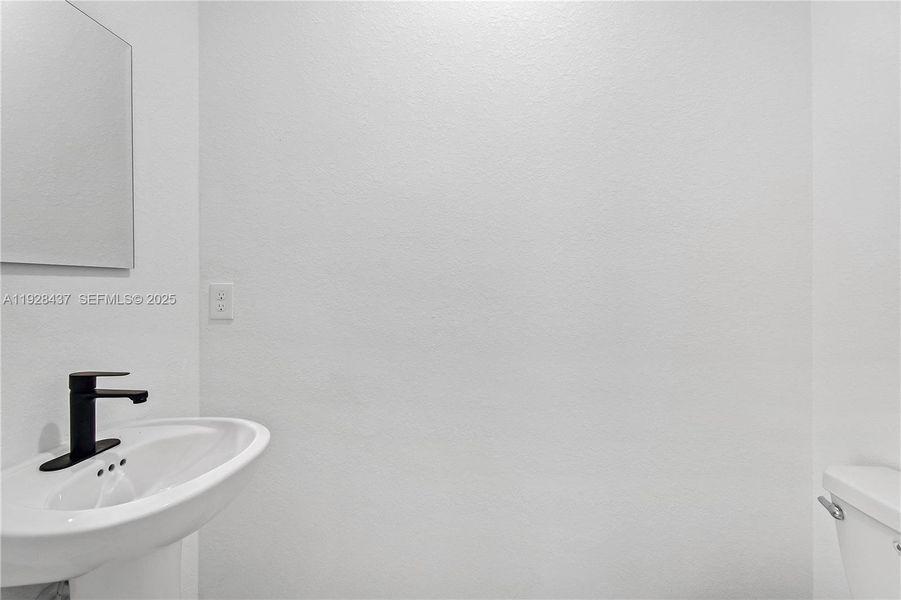 Close-up of interior finishes inside a home in , Lehigh Acres (Image 16). Close-up of interior finishes inside a home in , Lehigh Acres (Image 16).