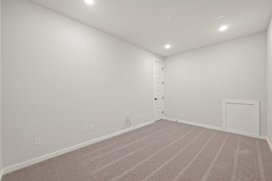 Spacious, unfurnished interior of a new home in Wolf Ranch, Georgetown (Image 45).