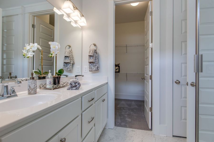 Granny White, Owner's Bathroom & Walk-in Closet