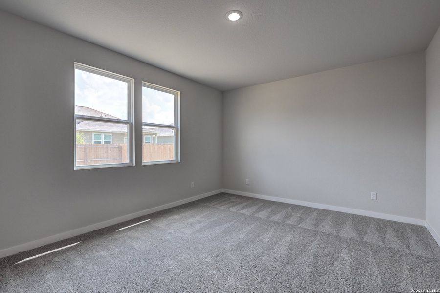 Spacious, unfurnished interior of a new home in Mesa Vista, San Antonio (Image 15).