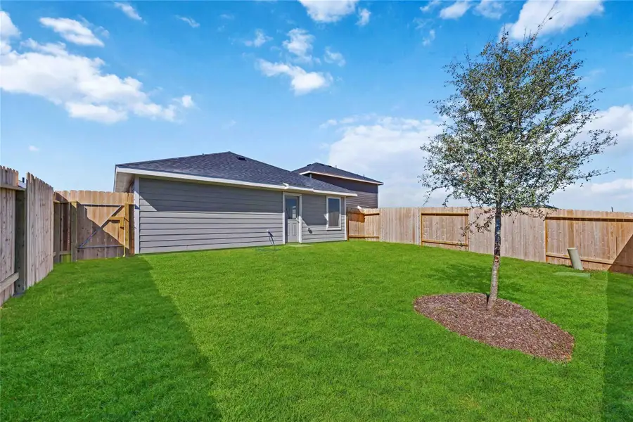 Exterior details and patio area of a home in Legacy Village, Houston (Image 4).