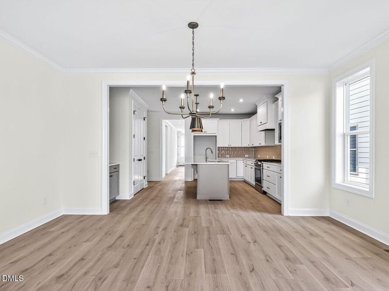 013-1280x960-dining-room