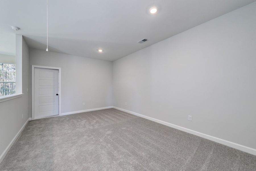 Spacious, unfurnished interior of a new home in Bally Castle, Murrells Inlet (Image 25).