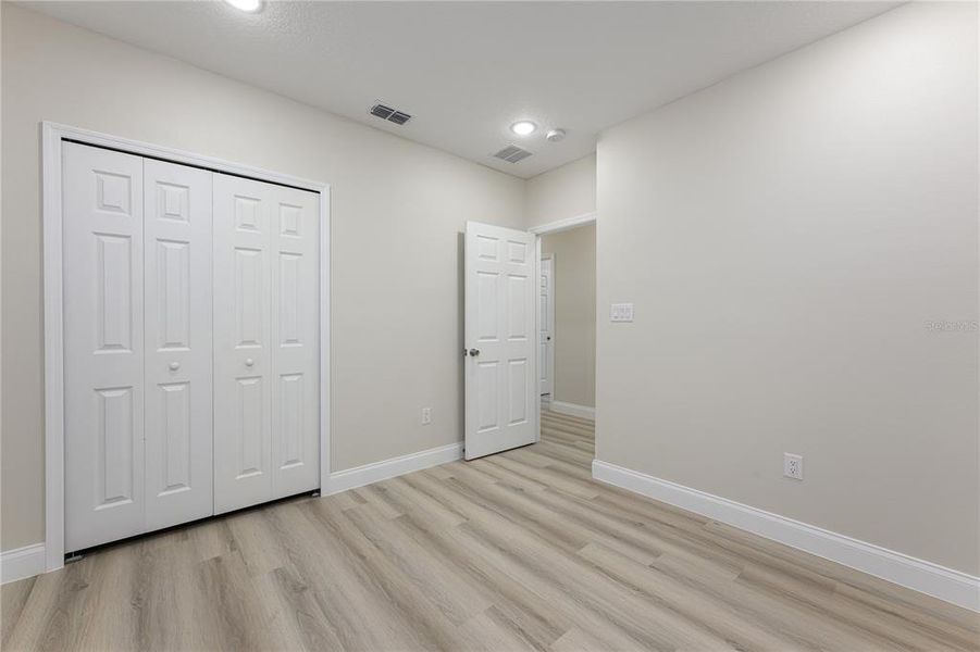 Spacious, unfurnished interior of a new home in , Deland (Image 24).