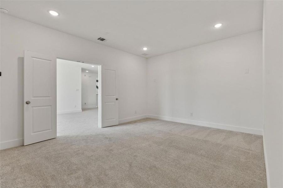 Spacious, unfurnished interior of a new home in Painted Tree 60' Series, McKinney (Image 19).