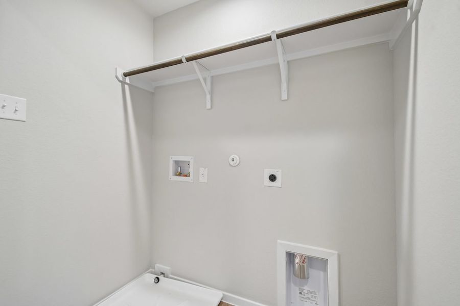 Spacious, unfurnished interior of a new home in Hymeadow, San Marcos (Image 14).